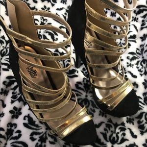 Gold strapped sexy high heels !